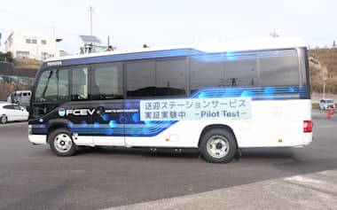 トヨタが実証実験で運行する燃料電池バス(15日、三島市)
