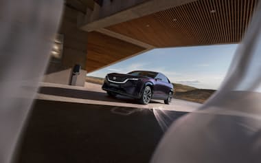 マツダが中国から輸出して欧州で26年夏に発売するSUVのEV「CX-6e」