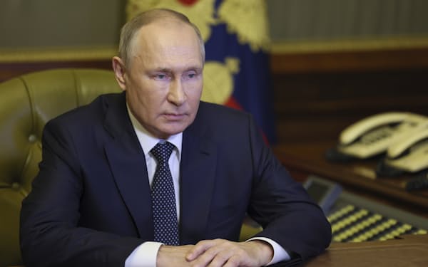 10日、オンラインでの安全保障会議で議長を務めるロシアのプーチン大統領=AP