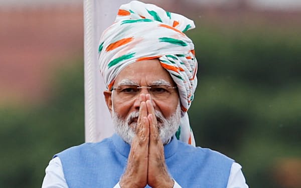 インドのモディ首相が掲げる経済改革「モディノミクス」の中でも労働制度は最大の懸案の一つだった（８月、ニューデリー）＝ロイター