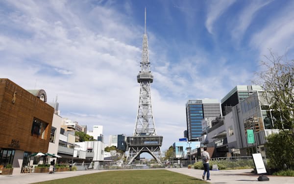 名古屋テレビ塔は1954年に開業し、日本初の集約電波塔として知られる