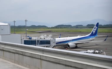 ANAは10月から沖縄線と札幌線を運休する(静岡空港)