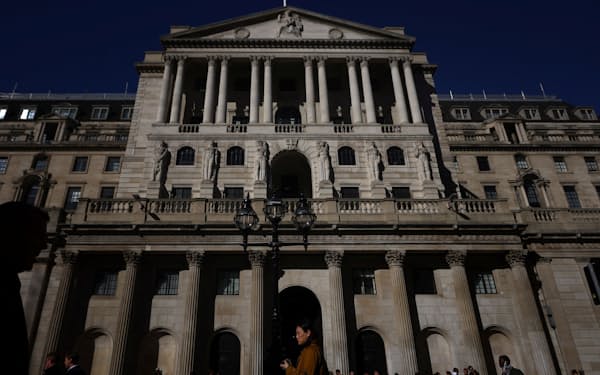 物価連動国債の購入開始を発表した英イングランド銀行＝ロイター