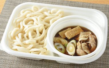 ファミリーマートが関東圏で期間限定で販売している「武蔵野風つけ汁肉うどん」=同社提供