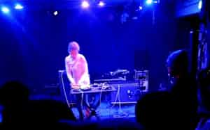 実験的なサウンドアプローチの音楽が鳴り響いた(ベアーズでのライブ風景) 実験的なサウンドアプローチの音楽が鳴り響いた(ベアーズでのライブ風景)