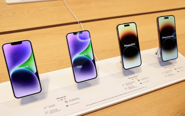 新型iPhone向けなどの販売が台湾勢の業績を押し上げたが、先行きは懸念材料も多い＝ロイター