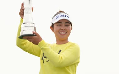 昨年のAIG全英女子オープンを制した山下ら、日本勢15人が米ツアーに参戦する=共同