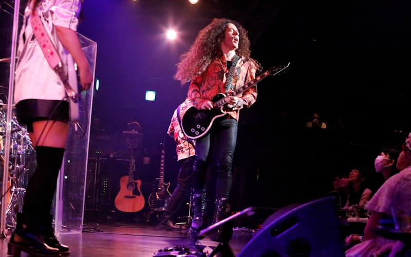 最新アルバムの曲や日本の楽曲のカバーを披露した 最新アルバムの曲や日本の楽曲のカバーを披露した