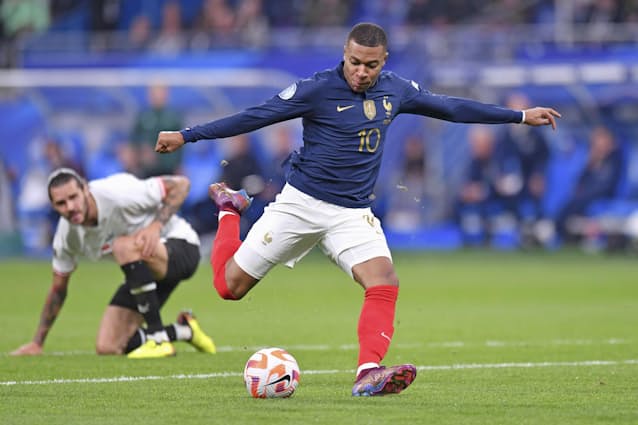 サッカーフランス代表 新旧エース共存なるか サッカーw杯 日本経済新聞 サッカーフランス代表 新旧エース共存なるか サッカーw杯 日本経済新聞