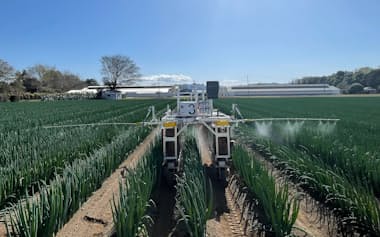 レグミンが開発した農薬散布ロボット(同社提供)