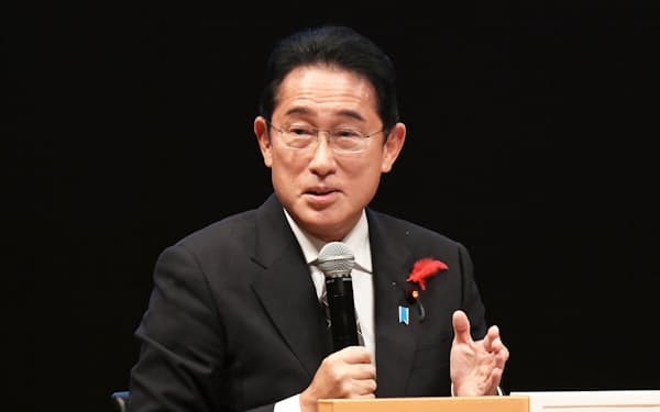 「日経リスキリングサミット」の座談会で発言する岸田首相（12日、東京・大手町）