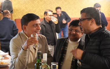 在住インド人が経営する「タラキッチン北浜店」は在日インド人などの情報交換の場にもなっている(大阪市中央区)