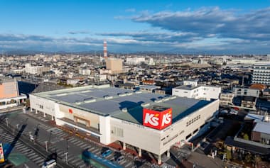 宇都宮市の商業施設「ベルモール」の屋上に太陽光パネルを設置した=クリーンエナジー・ソリューションズ提供