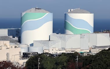 九州電力の川内原子力発電所の(左から)1号機、2号機(1鹿児島県薩摩川内市)