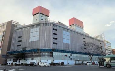さくら野百貨店仙台店だった建物は現在、解体工事が進んでいる(22日、仙台市)