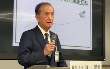 26年度予算案を発表する前川区長(22日、東京都練馬区)