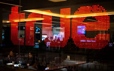 トゥルーは通信2社が統合し2023年に発足した(同社のロゴ)=ロイター