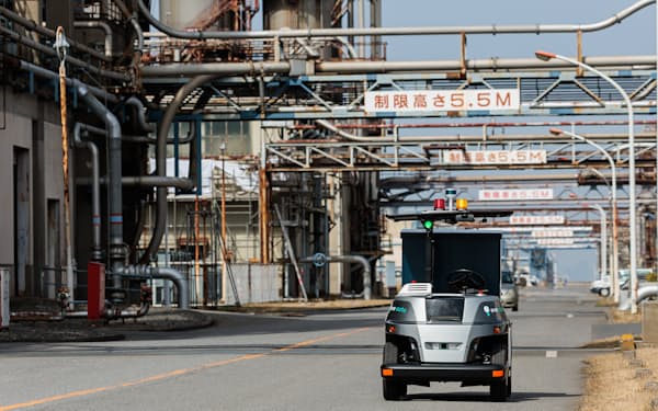 プライムポリマー姉崎工場の敷地内を走行する自動運転車両（千葉県市原市）