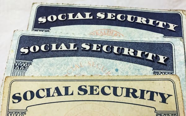 米公的年金の受給に必要な社会保障番号の証明証＝ロイター