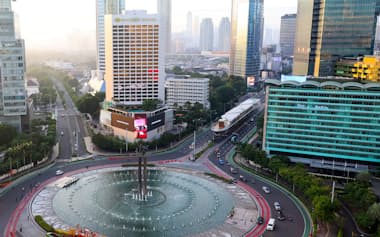 Five-star hotels in central Jakarta: Civil servants are discouraged from holding meetings and seminars at hotels, hitting their occupancy rates and revenues. (Photo by Ken Kobayashi)