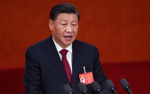 
16日、北京・人民大会堂で開幕した中国共産党大会で演説する習近平総書記（国家主席）
 

 
