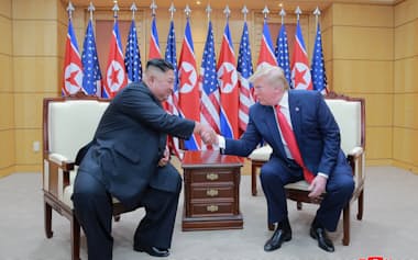 トランプ米大統領は1期目に実施した史上初の米朝首脳会談を2期目でも探る=ロイター
