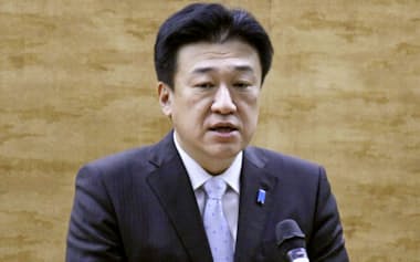 北朝鮮による日本人拉致問題に関する集会であいさつする木原官房長官(24日、徳島市)=共同