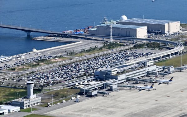 神戸空港の既存の施設だけでは国際化や旅客増に対応できない（10月）