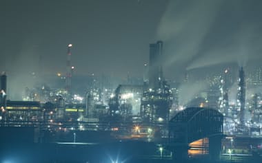 岡山県倉敷市の水島コンビナートの夜景