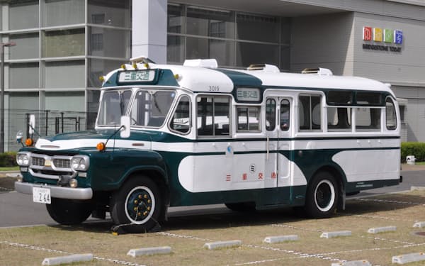 38年ぶりに伊勢市を走るボンネットバス(NPО法人バス保存会提供)