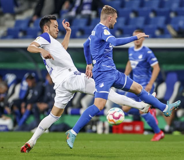 吉田麻也フル出場 シャルケは2回戦敗退 ドイツ杯 日本経済新聞 吉田麻也フル出場 シャルケは2回戦敗退 ドイツ杯 日本経済新聞