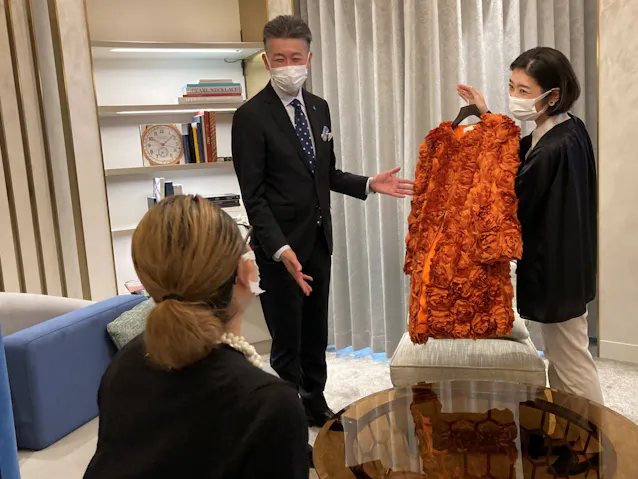 阪急阪神など関西百貨店の外商 若い富裕層狙う Snsでスピード接客 日本経済新聞 阪急阪神など関西百貨店の外商 若い富裕層狙う Snsでスピード接客 日本経済新聞