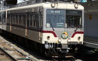 富山地方鉄道の鉄道路線は富山市内と宇奈月温泉(黒部市)などを結ぶ