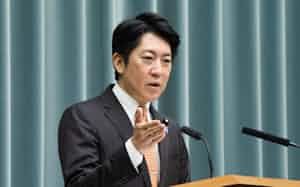 記者会見する佐藤啓官房副長官(29日午前、首相官邸) 記者会見する佐藤啓官房副長官(29日午前、首相官邸)