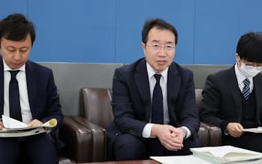 群馬県内の経済情勢について報告する前橋財務事務所の大庭敬之所長(29日、前橋市)