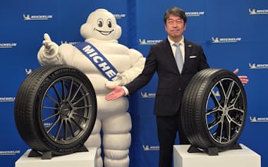 新製品発表会に出席した須藤元社長(29日、東京都新宿区)