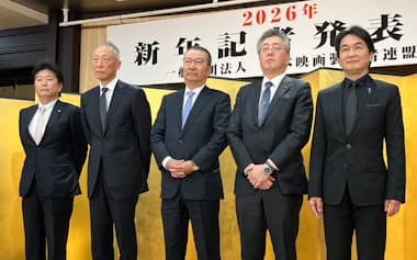 興行概況を発表した日本映画製作者連盟の島谷能成会長(中央)