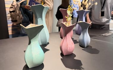 ZOZOネクストが発売した温度に応じて色が変化する花瓶「ひととせ」