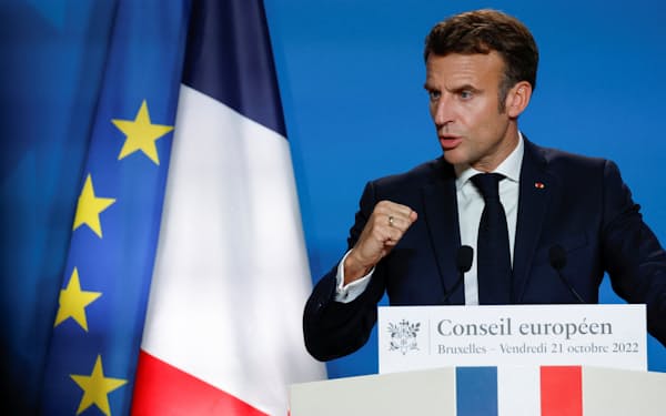 欧州では、「戦略的な自治」を訴えて自国産業の保護に傾斜するフランスのマクロン大統領の主張に共鳴する国が増えている＝ロイター