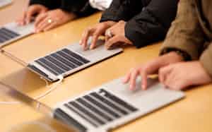 アップルのパソコン=ロイター アップルのパソコン=ロイター