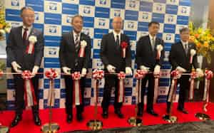 池田泉州HDは新会社設立のオープニングセレモニーを開催した(30日、大阪市) 池田泉州HDは新会社設立のオープニングセレモニーを開催した(30日、大阪市)