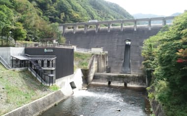 長野県企業局の小水力発電所「横川蛇石発電所」(長野県辰野町)