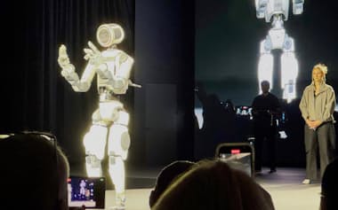 現代自動車がCESで発表したヒト型ロボット「アトラス」