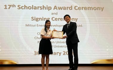 三井物産はエネルギー分野を学ぶ学生を奨学金で支援する(30日、バンコク)