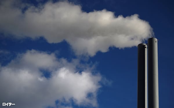 FILE PHOTO: General view of smoke coming from a chimney of an energy plant in Dublin, Ireland, September 24, 2018. REUTERS/Clodagh Kilcoyne/File Photo