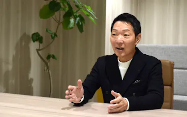 高校生の就活環境の改革の必要性を訴えるジンジブの佐々木社長