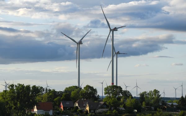 各国は再生可能エネルギーに力を入れている（ドイツの風力発電）＝ロイター