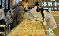 金相場を揺らす中国マネー 春節前にファンド売り、個人は押し目買い