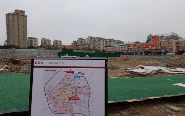 不動産開発企業の資金不足で中国地方都市の土地入札は不調だ（2022年1月、江西省南昌市のマンション建設予定地）