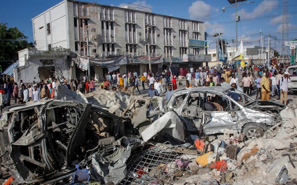 モガディシオで自動車が爆発し、多数の死傷者が出た＝ＡＰ